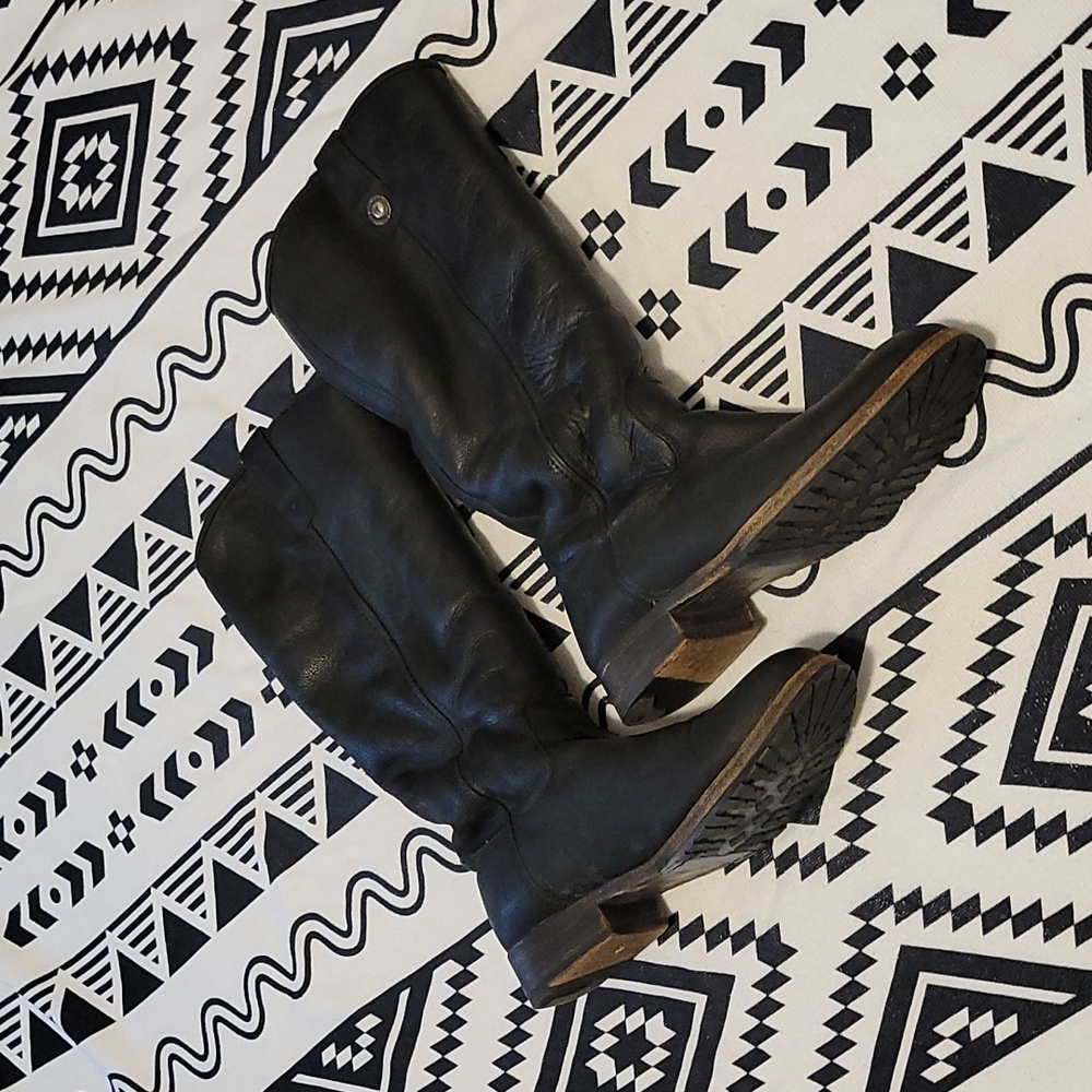 SOLD - Boots - Picture 3 of 4